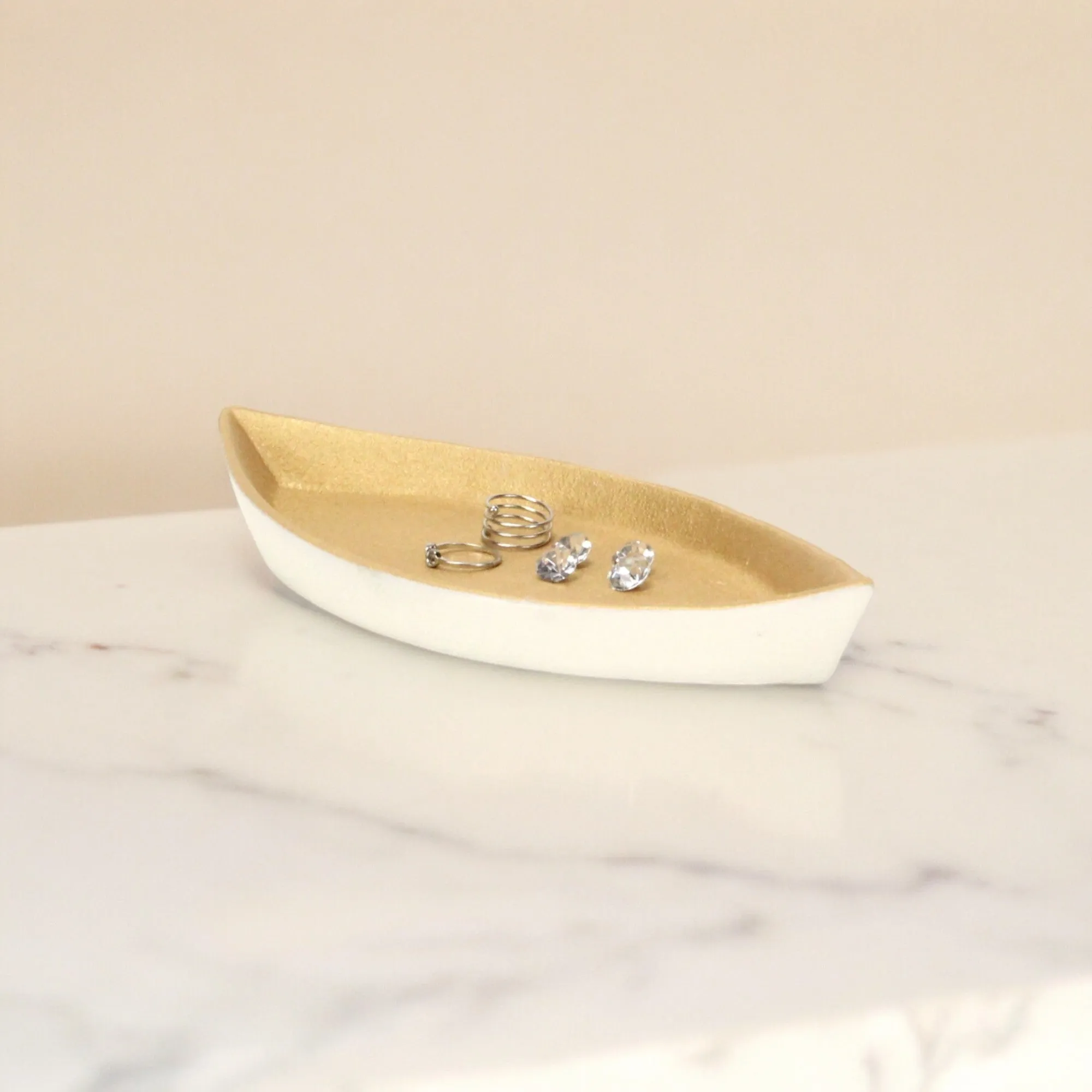 6028WT - Saoirse Cast Iron Boat Dish