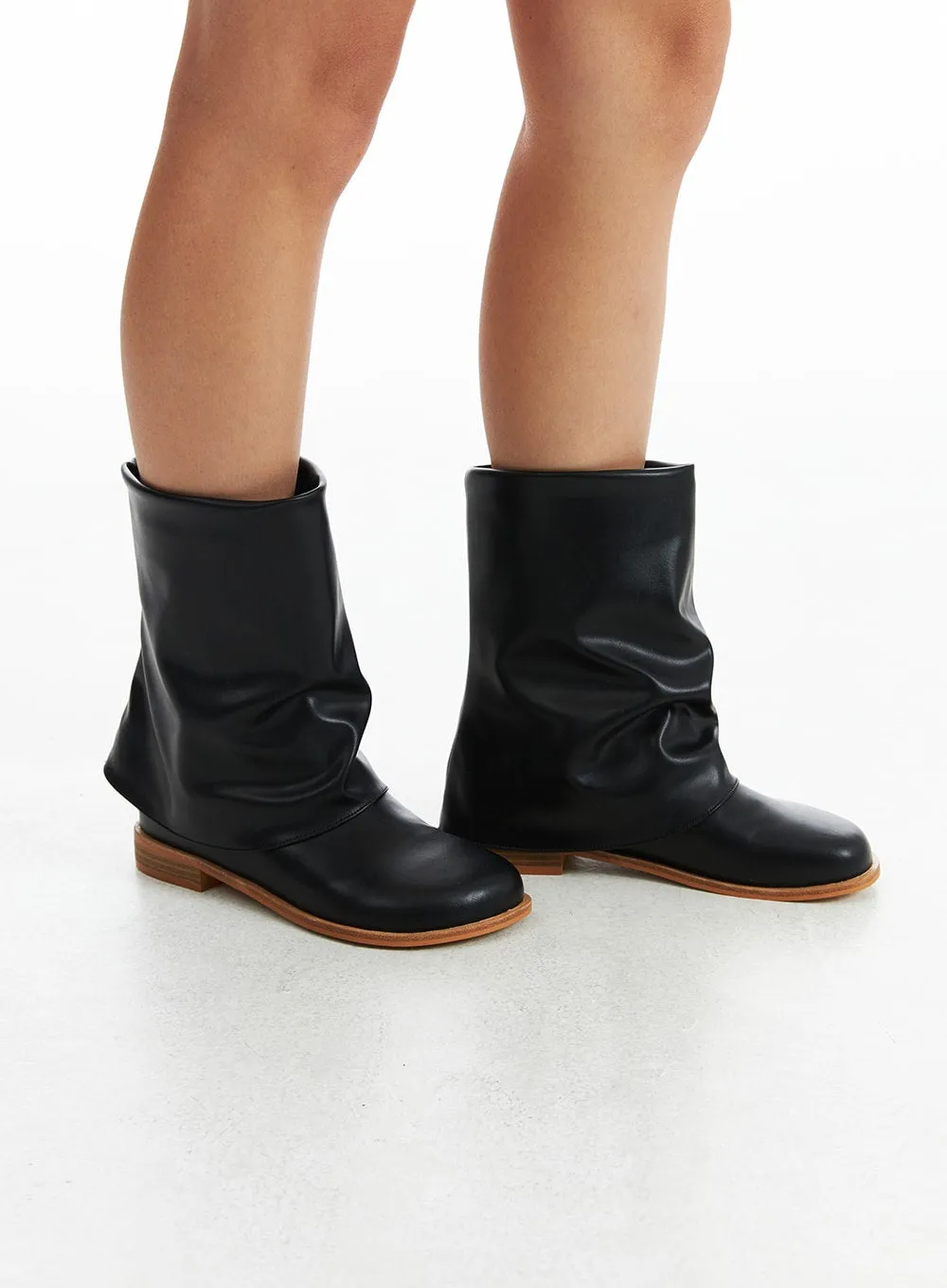 Slouched Leather Mid-Calf Boots CO318